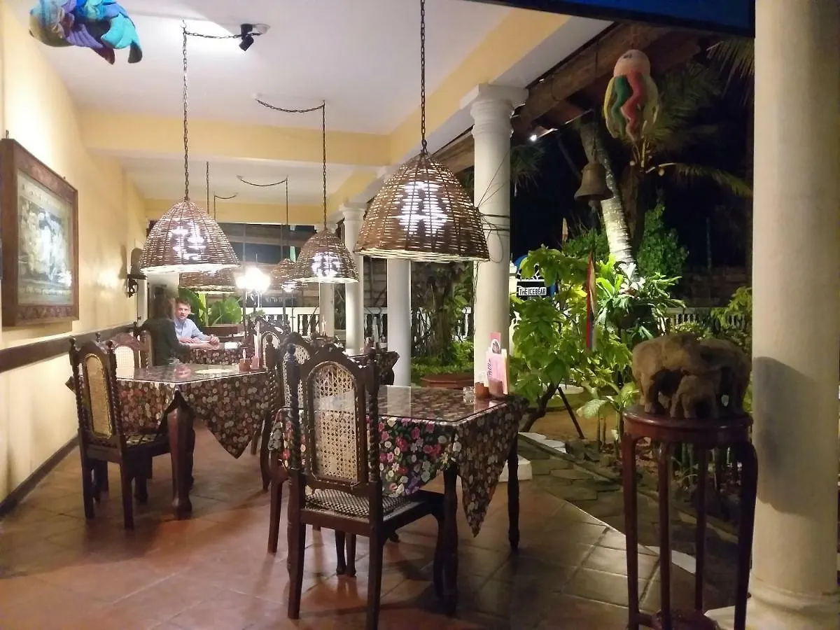 The Icebear Guesthouse Negombo 3*,